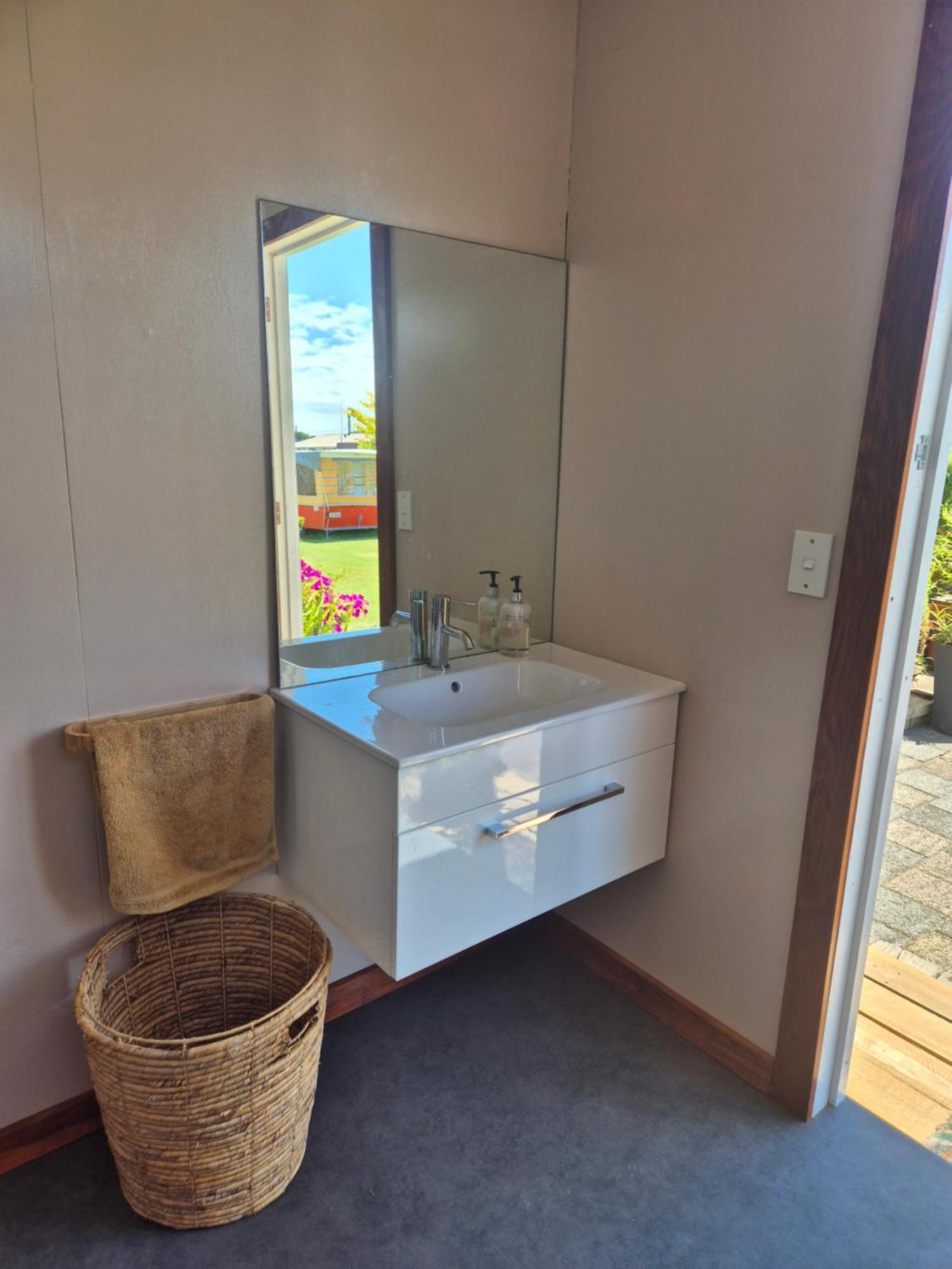Delightful 1 Bedroom Tiny House, Unique And Memorable 웨스트포트 외부 사진